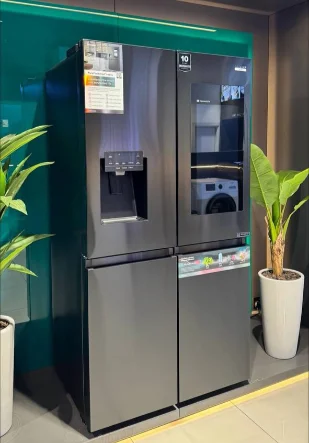 یخچال ساید هایسنس مانیتور دار 756 لیتر 2023 مدل RQ759N4IBU1