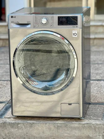 ماشین لباسشویی ال جی J6 نقره ای 8 کیلو F4J6TNP8S